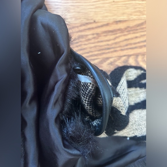 Chico’s Women’s Convertible Faux Fur Trimmed Sweater Jacket - Size 3 - Picture 8 of 10